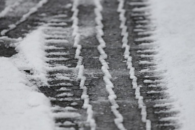 Read more about the article Things To Remember When Your Car is Stuck in Snow