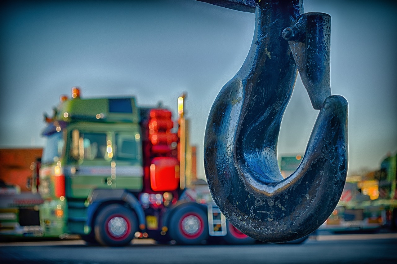 You are currently viewing How to Properly Interact With Tow Truck Operators