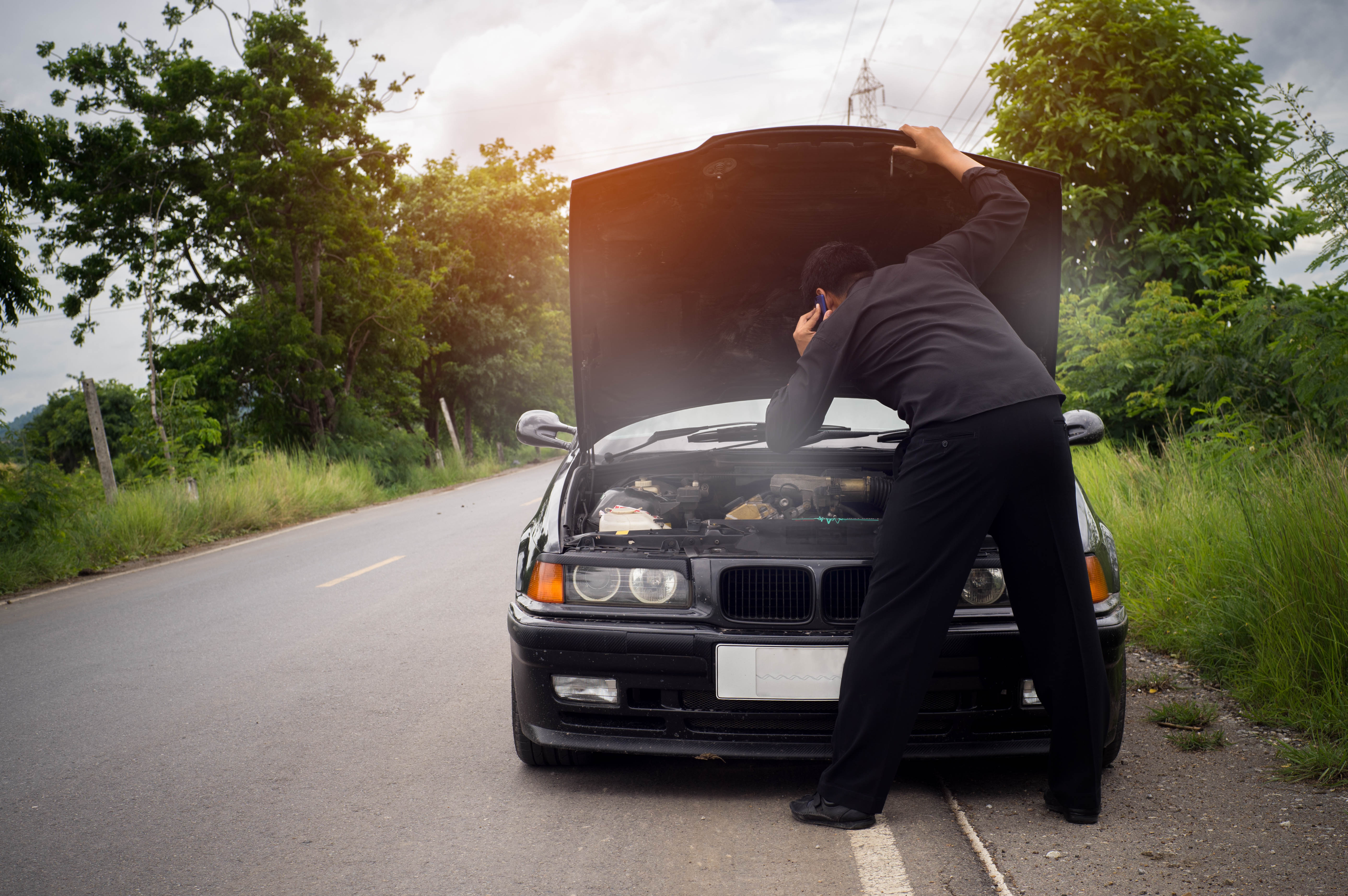 Разбей машину человек. Машина исправна. Overheated cars. Партнер автомобиль. Broken down car.