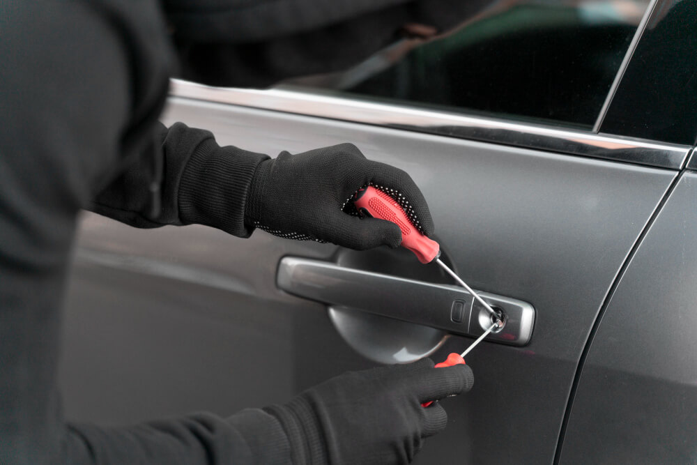 You are currently viewing Locksmith Scams: Warning Signs Every Driver Should Know